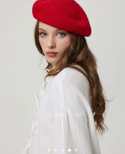 Red Beret Hat ( Worn Once ) ❤️