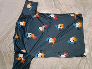 Women&#39;s Oversized T-shirt.