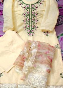 Embroidered Kurta Plazzo Set With Organza Dupatta