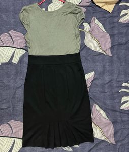 Chic Two-Tone V-Neck Dress