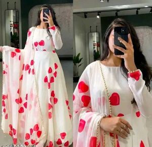 Elegant White Heart Print Kurta Set