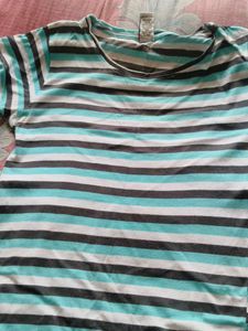 Stylish Striped Women&#39;s T-Shirt