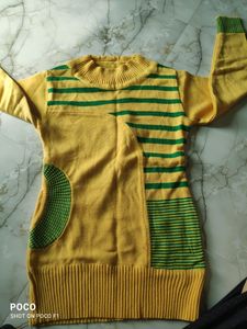 pretty yellow sweter with side pocket.