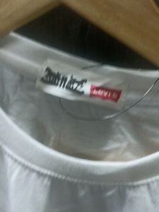 White Levis Print T-shirt Size L