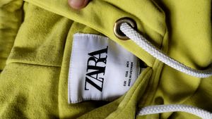 Zara Oh Yes Embroided Unisex Parrot Green Hoodie