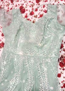 sirf ek baar pehni hai photo thik nhi aaya