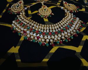 Kundan Jewelry Set