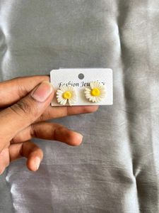 White Dazzy Earring