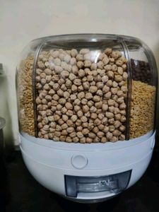 Rotating Grain Dispenser