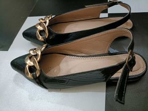 Black Chain Accent Flats