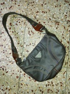 Hand Bag With Beautiful Sling