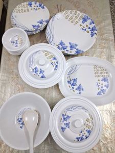 28 Pieces Dinner Set In Very Good Conditi