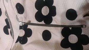 White &amp; Black Flower Aesthetic Casual Cute Top