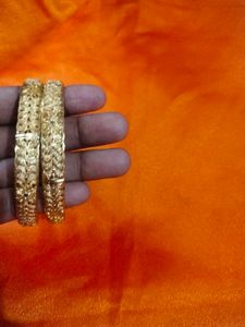 GOLD COVER BANGLE