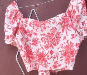White 🤍 crop  Top With Red Flower Print 🍒