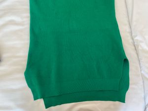 Green Sweater Size Can Fit Upto L