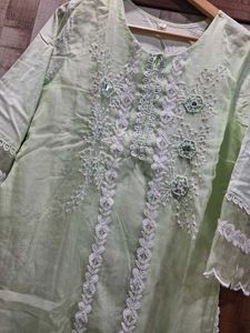 Beautiful 3 Piece Pakistani Suit
