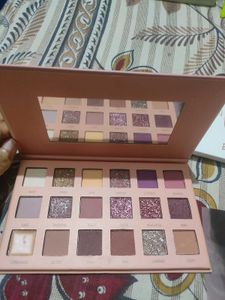 Nude New Eye Shadow Palette