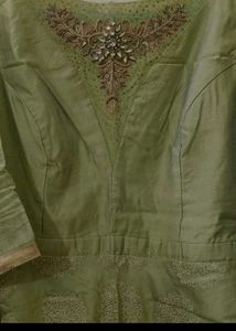 Manyawar Mohey Gown