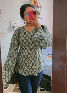Beautiful Women Full Sleeves Short Kurti