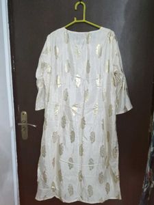 W  Elegant White &amp; Gold Kurti