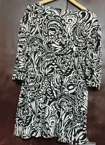 Black &amp; White Printed Top For 46 Bust