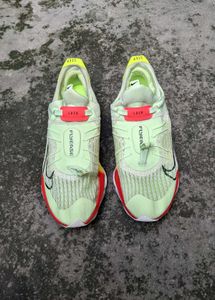 Nike Air Zoom Tempo NEXT% Flyease - Size 6