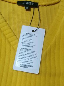 Street 9 Ribbed V-Neck Fitted Crop Top