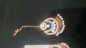 Earrings with Mang Tika