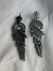 Gorgeous, dark silver colour, diamond earrings