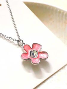 Floral Pearl Pendant Necklace