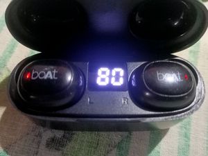 Combo: Boat 121v2 Airdopes And Realme Buds 2