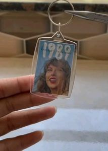 FAVOURITE ARTIST/ALBUM KEYCHAIN