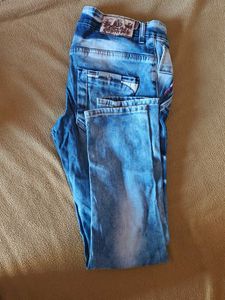 it&#39;s a jeans with good condition only used once an