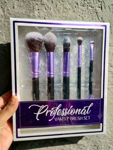 Combo Of Myglamm Compact,Kajal &amp;Lip Kit Brushes
