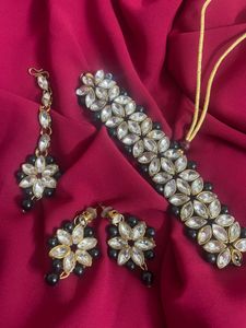 Elegant Kundan Jewelry Set