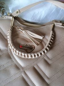 Beige Classy Sling bag 🛍️