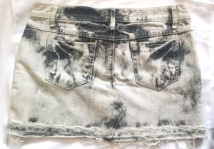 denim mini skirt !