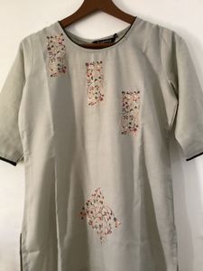 Embroidered Kurtaset- Kurta with leggings