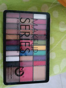 33 Colour Big Eyeshadow+ Highlighter Palette