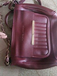MAROON WITH GOLDEN BORDERED SLING BAG!!!! ❤️