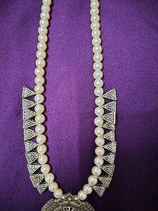 White pearl Necklace