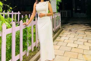 Elegant White Sleeveless Dress