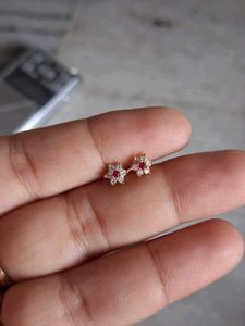 Beautiful New Shaining Stone Studs 22crt