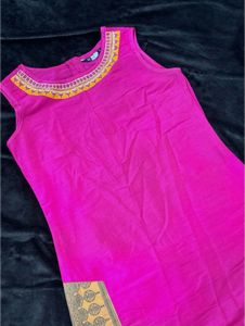 Bronz Women's Magenta Jacquard Kurta