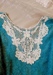 Woman&#39; pearl design top