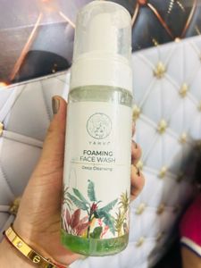YAHVI Foaming Face Wash