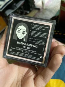 Huda Beauty Loose Powder (Cherry Blossom)