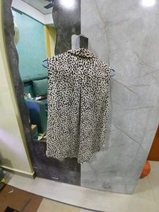 Leopard Print Sleeveless Blazer