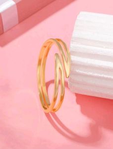 Chic Gold Kada Bracelet